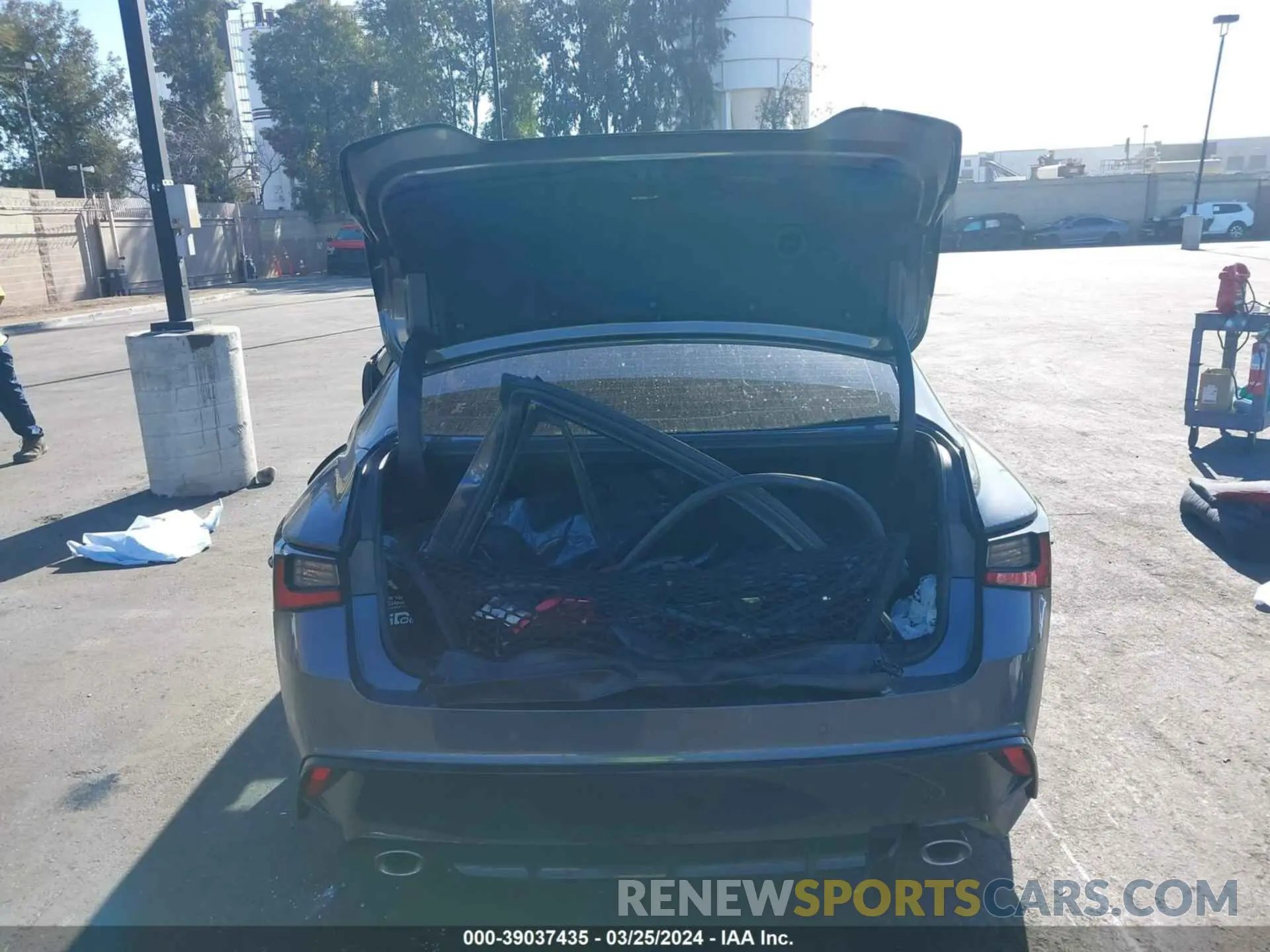 16 fotografías del automóvil dañado JTHGZ1B25P5062403 LEXUS IS 2023