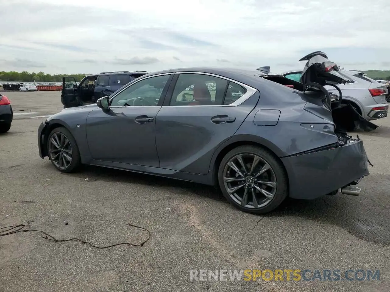 2 fotografías del automóvil dañado JTHGZ1E22P5028625 LEXUS IS 2023