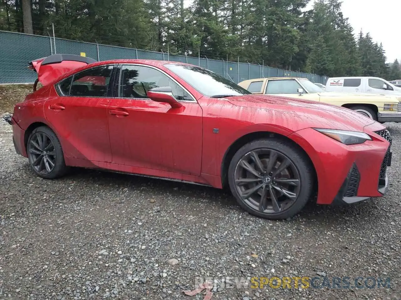 4 fotografías del automóvil dañado JTHB81F25R5054442 LEXUS IS 2024