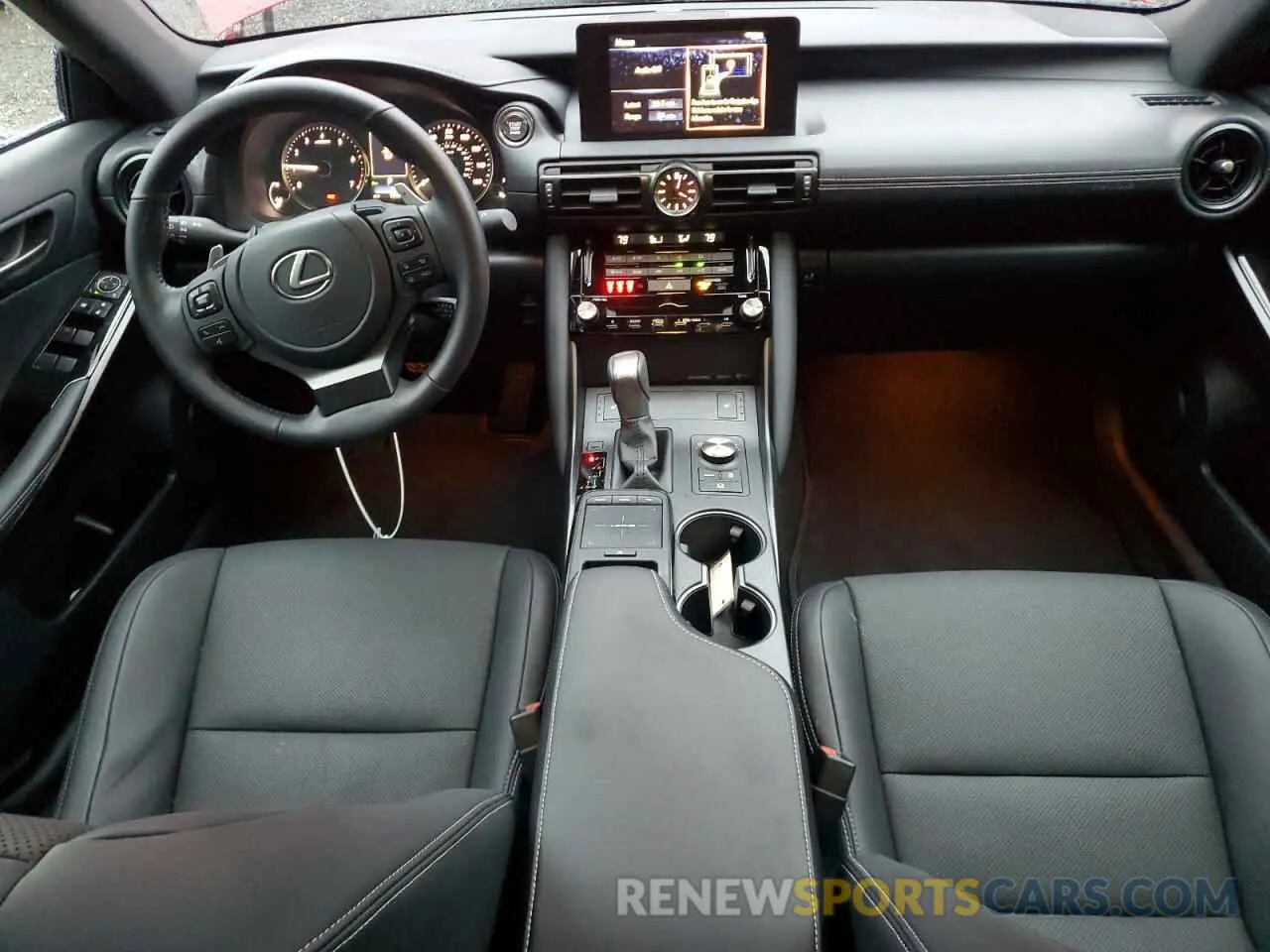 8 fotografías del automóvil dañado JTHB81F25R5054442 LEXUS IS 2024