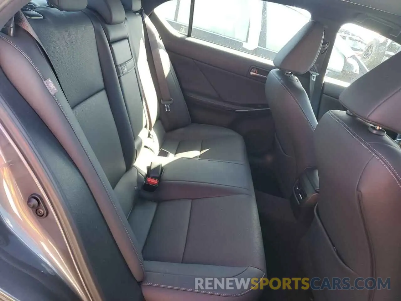 10 fotografías del automóvil dañado JTHBA1D29R5130638 LEXUS IS 2024