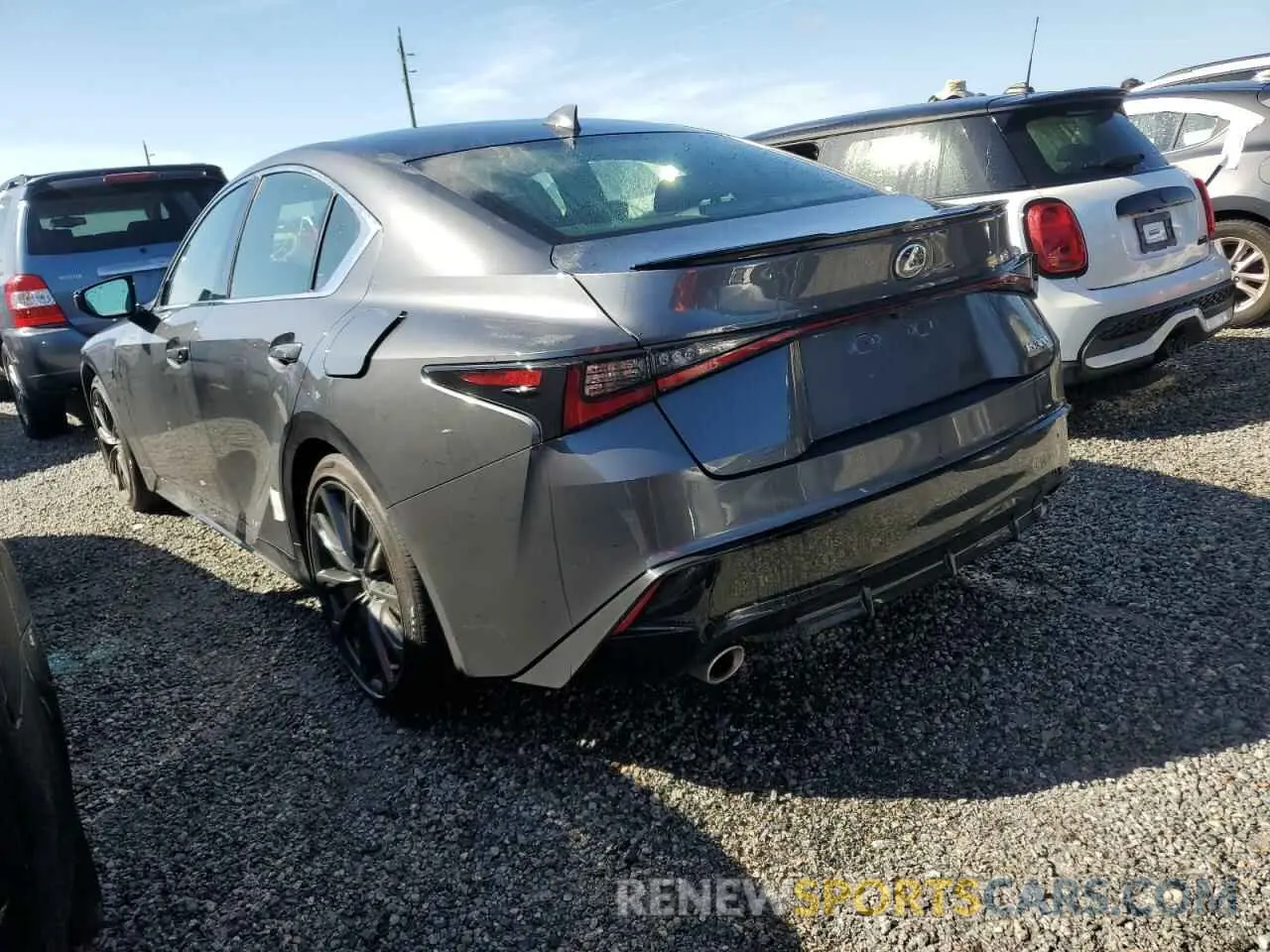 2 fotografías del automóvil dañado JTHBA1D29R5130638 LEXUS IS 2024