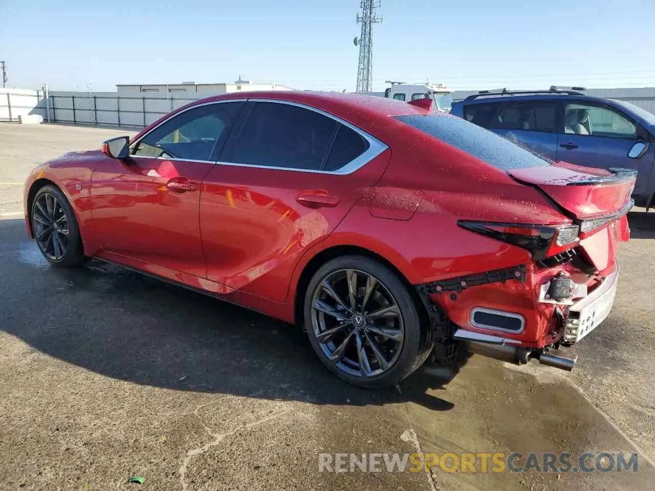 2 fotografías del automóvil dañado JTHBA1D29R5130655 LEXUS IS 2024