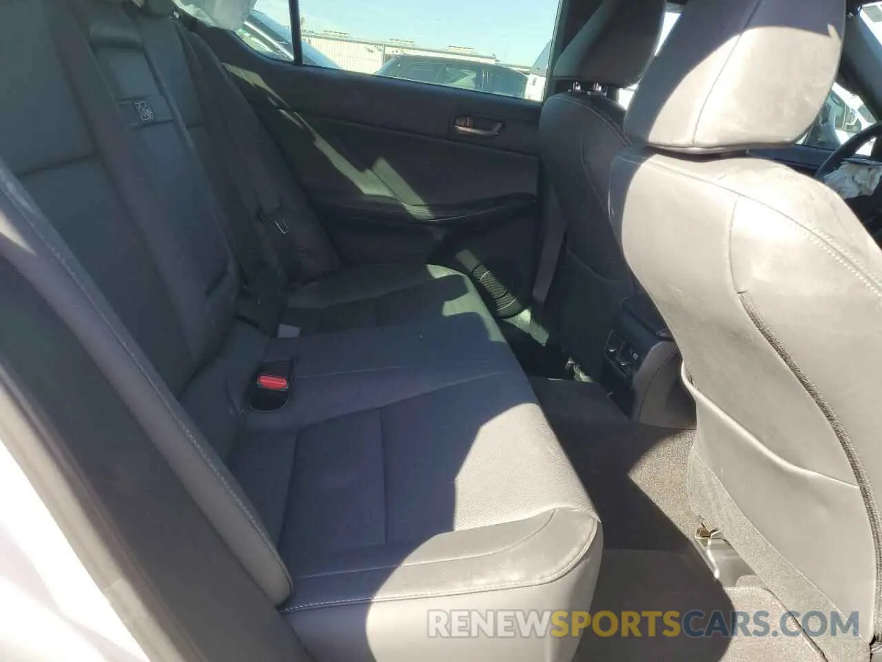 10 fotografías del automóvil dañado JTHCA1D20R5129947 LEXUS IS 2024