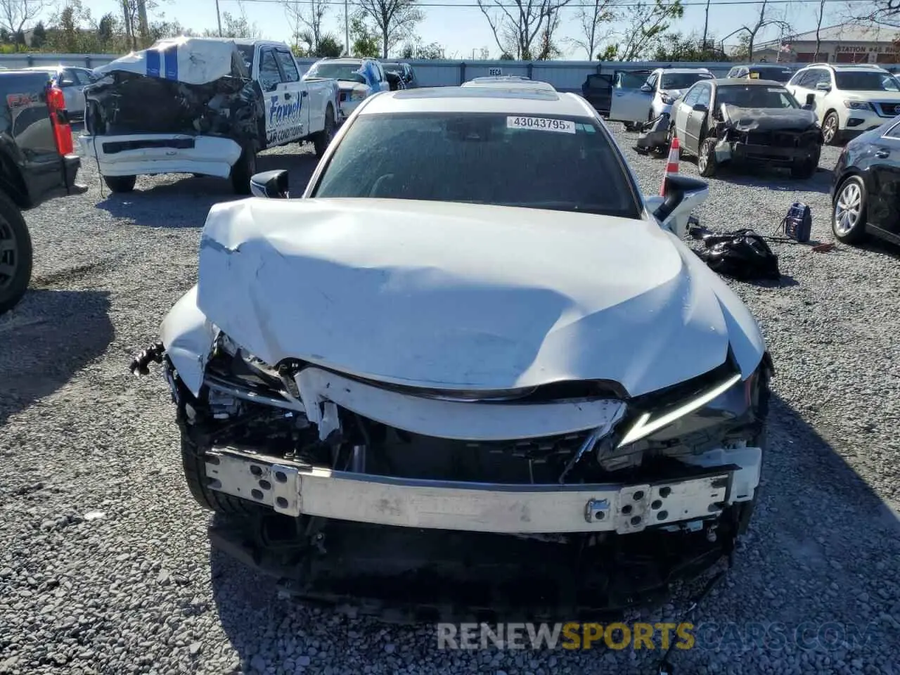 5 fotografías del automóvil dañado JTHCA1D20R5129947 LEXUS IS 2024