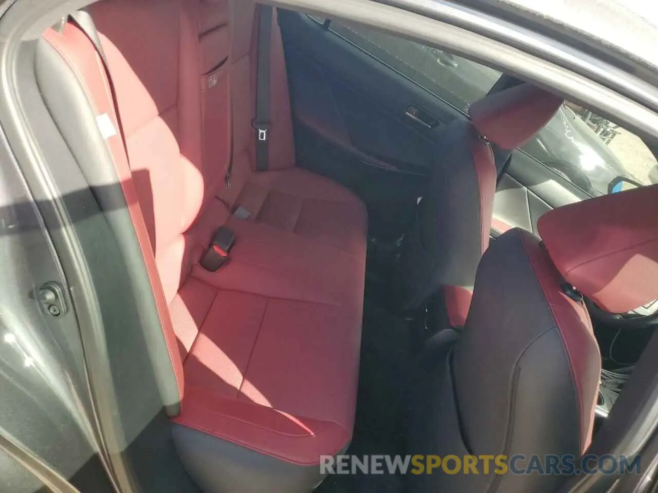 10 fotografías del automóvil dañado JTHCA1D21R5130072 LEXUS IS 2024