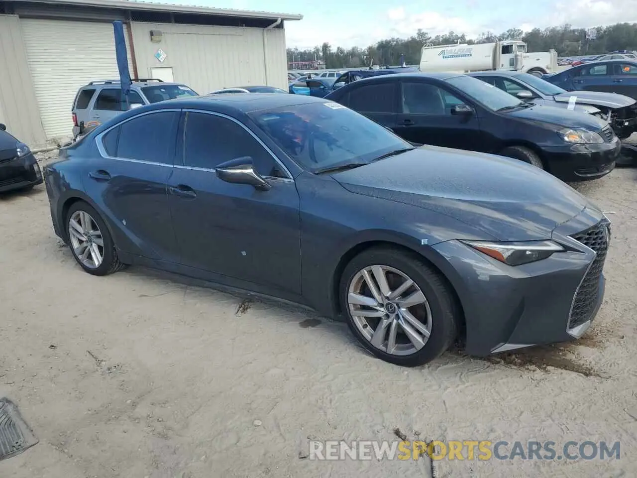 4 fotografías del automóvil dañado JTHCA1D21R5130072 LEXUS IS 2024