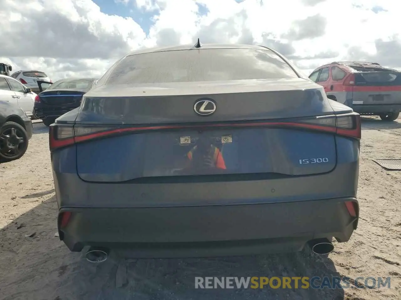 6 fotografías del automóvil dañado JTHCA1D21R5130072 LEXUS IS 2024