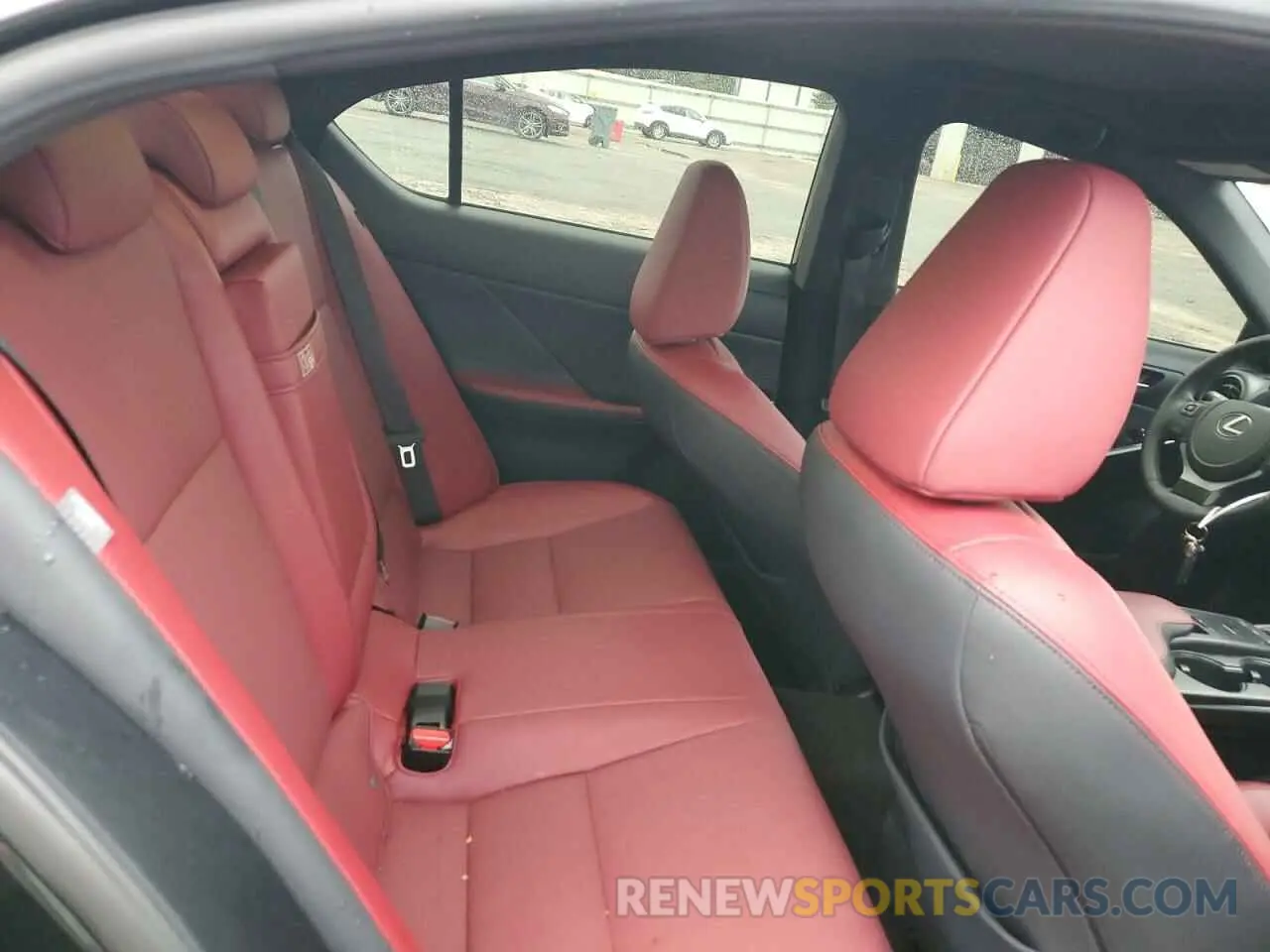 10 fotografías del automóvil dañado JTHCA1D29R5129946 LEXUS IS 2024