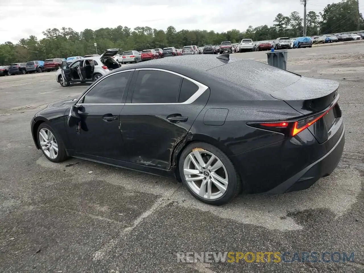 2 fotografías del automóvil dañado JTHCA1D29R5129946 LEXUS IS 2024