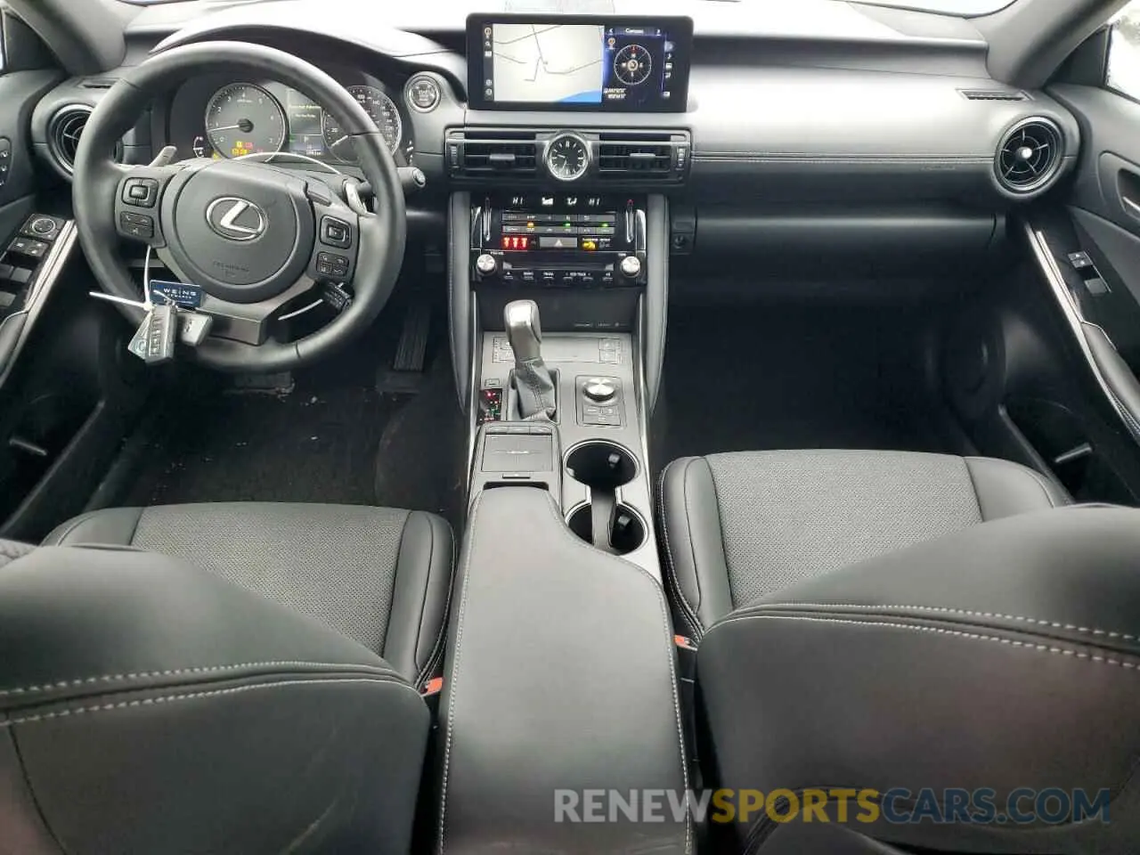 8 fotografías del automóvil dañado JTHD81F2XR5054039 LEXUS IS 2024