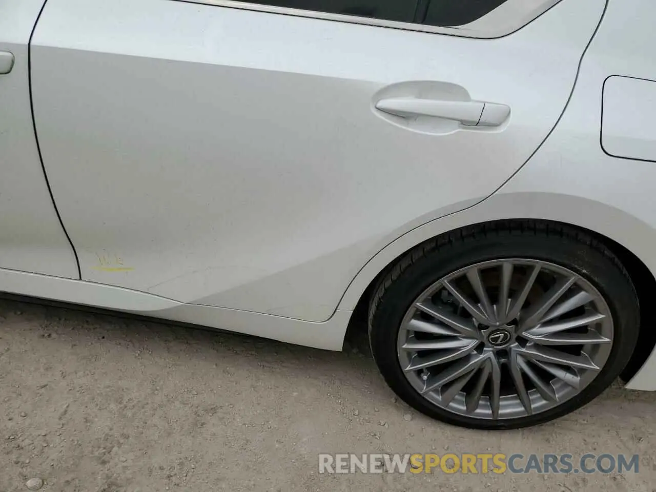 12 fotografías del automóvil dañado JTHDA1D20R5131945 LEXUS IS 2024