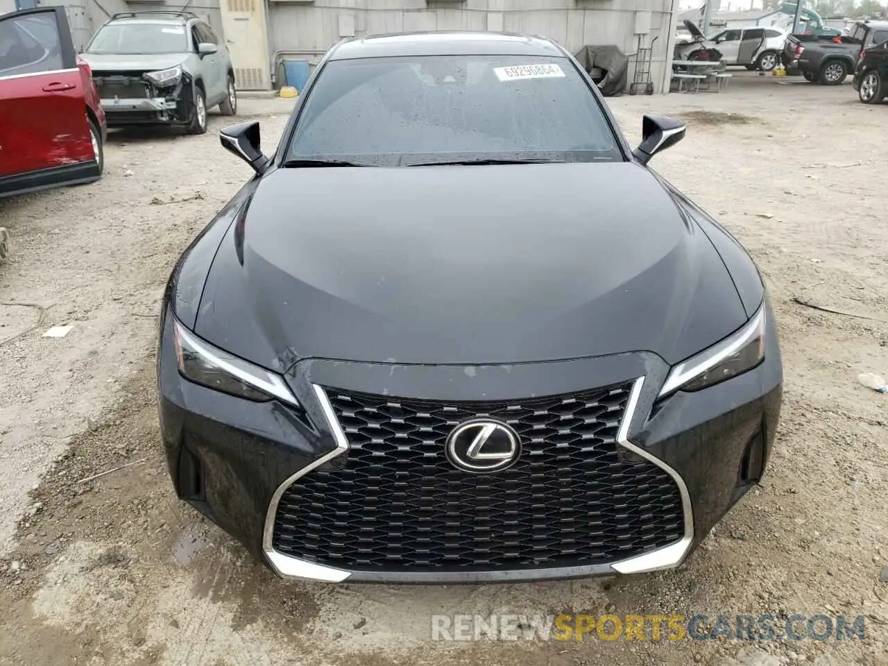 5 fotografías del automóvil dañado JTHDA1D23R5129333 LEXUS IS 2024