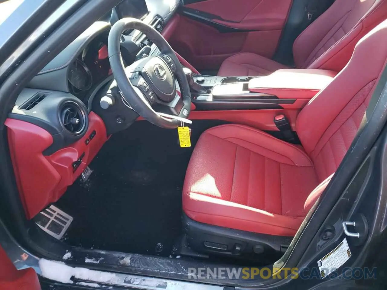 7 fotografías del automóvil dañado JTHG81F2XR5054393 LEXUS IS 2024
