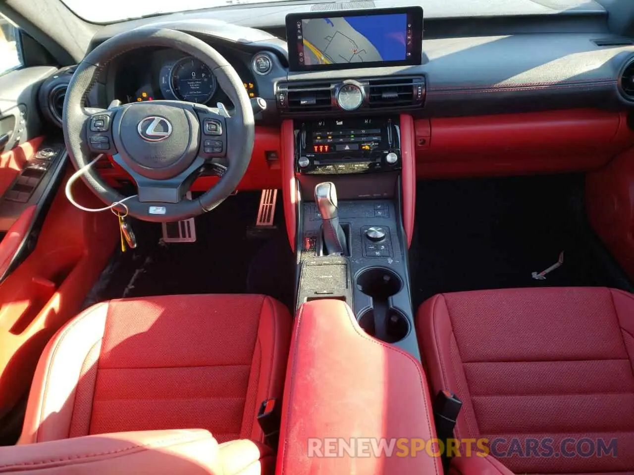 8 fotografías del automóvil dañado JTHG81F2XR5054393 LEXUS IS 2024