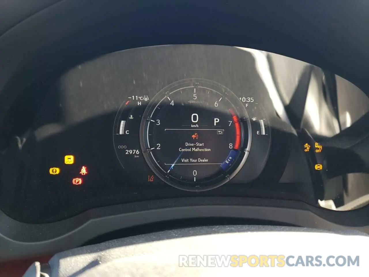 9 fotografías del automóvil dañado JTHG81F2XR5054393 LEXUS IS 2024