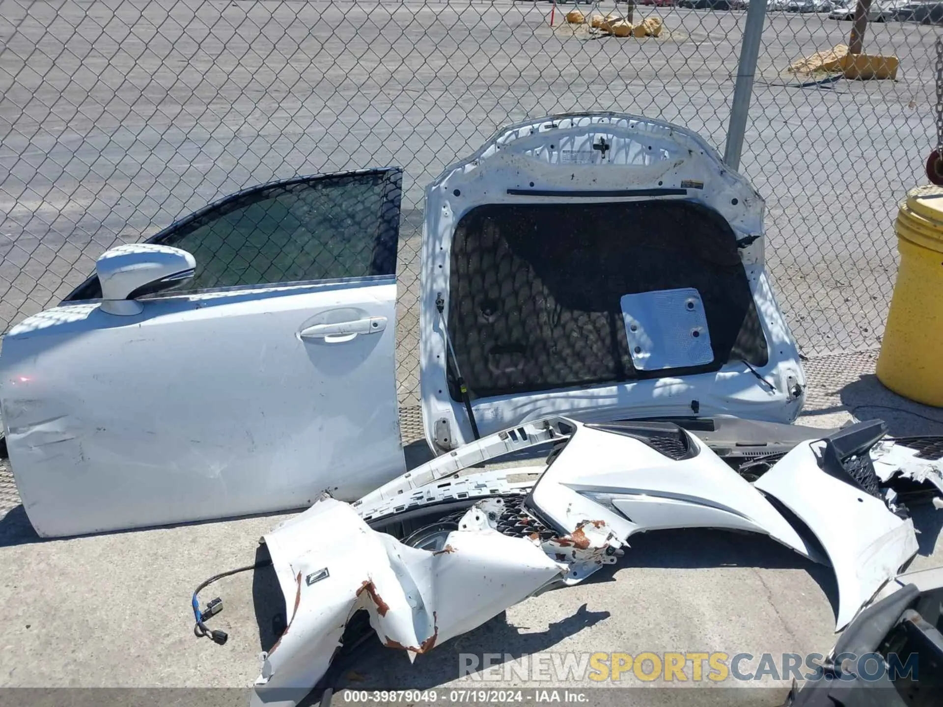 12 fotografías del automóvil dañado JTHBA1D23J5077701 LEXUS IS 300 2018