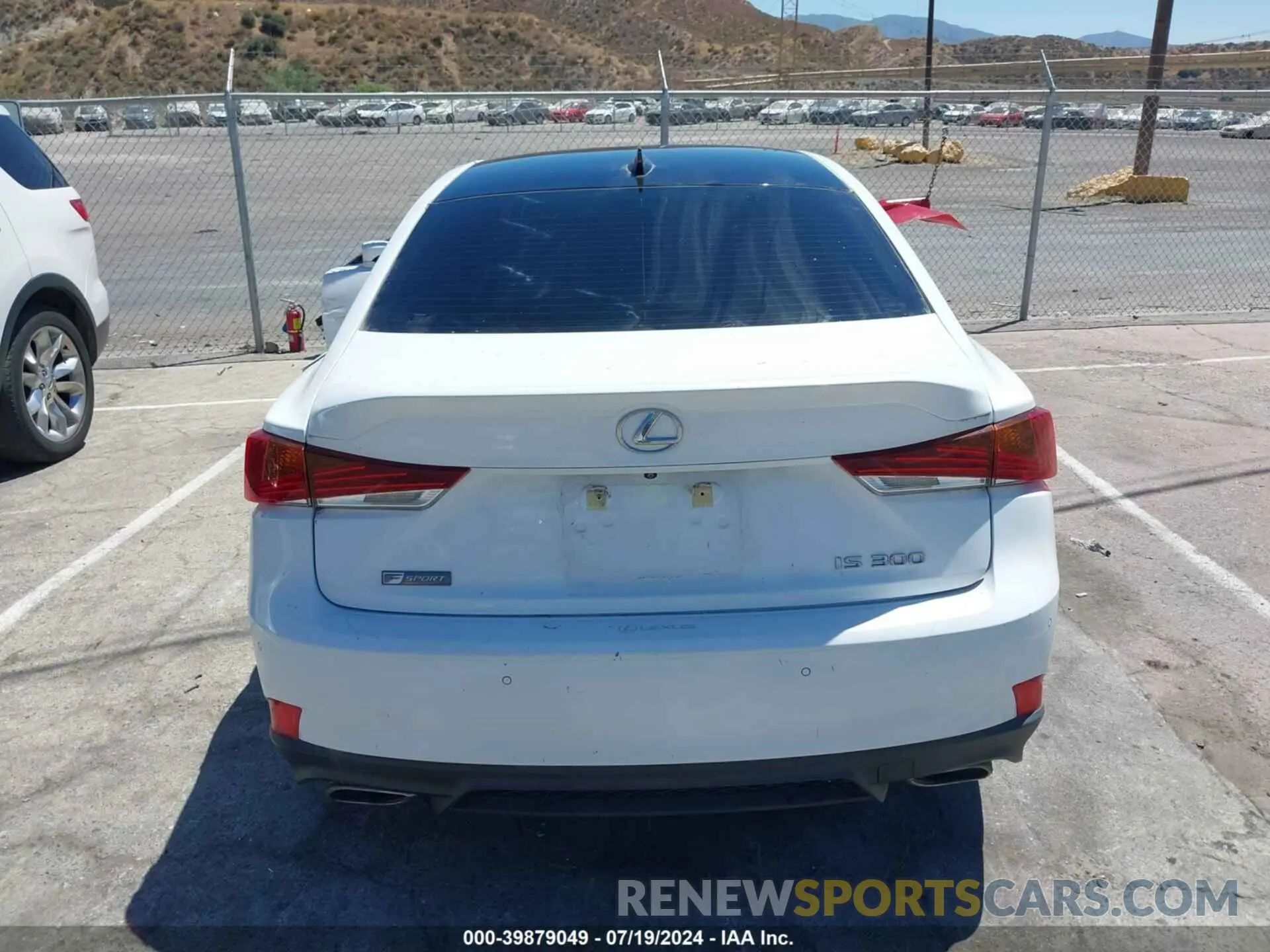 17 fotografías del automóvil dañado JTHBA1D23J5077701 LEXUS IS 300 2018