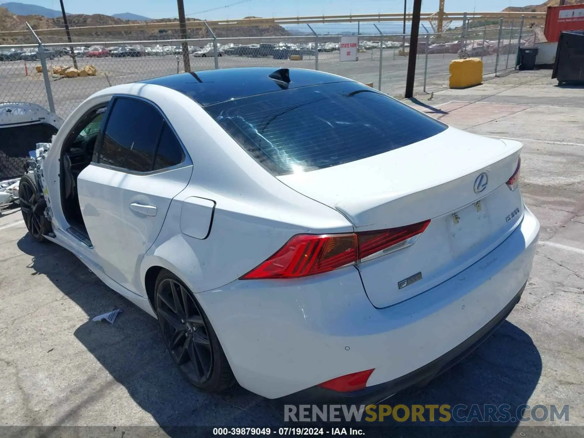 3 fotografías del automóvil dañado JTHBA1D23J5077701 LEXUS IS 300 2018