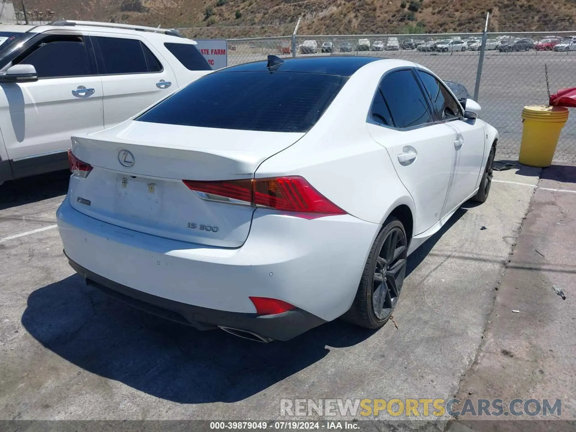 4 fotografías del automóvil dañado JTHBA1D23J5077701 LEXUS IS 300 2018