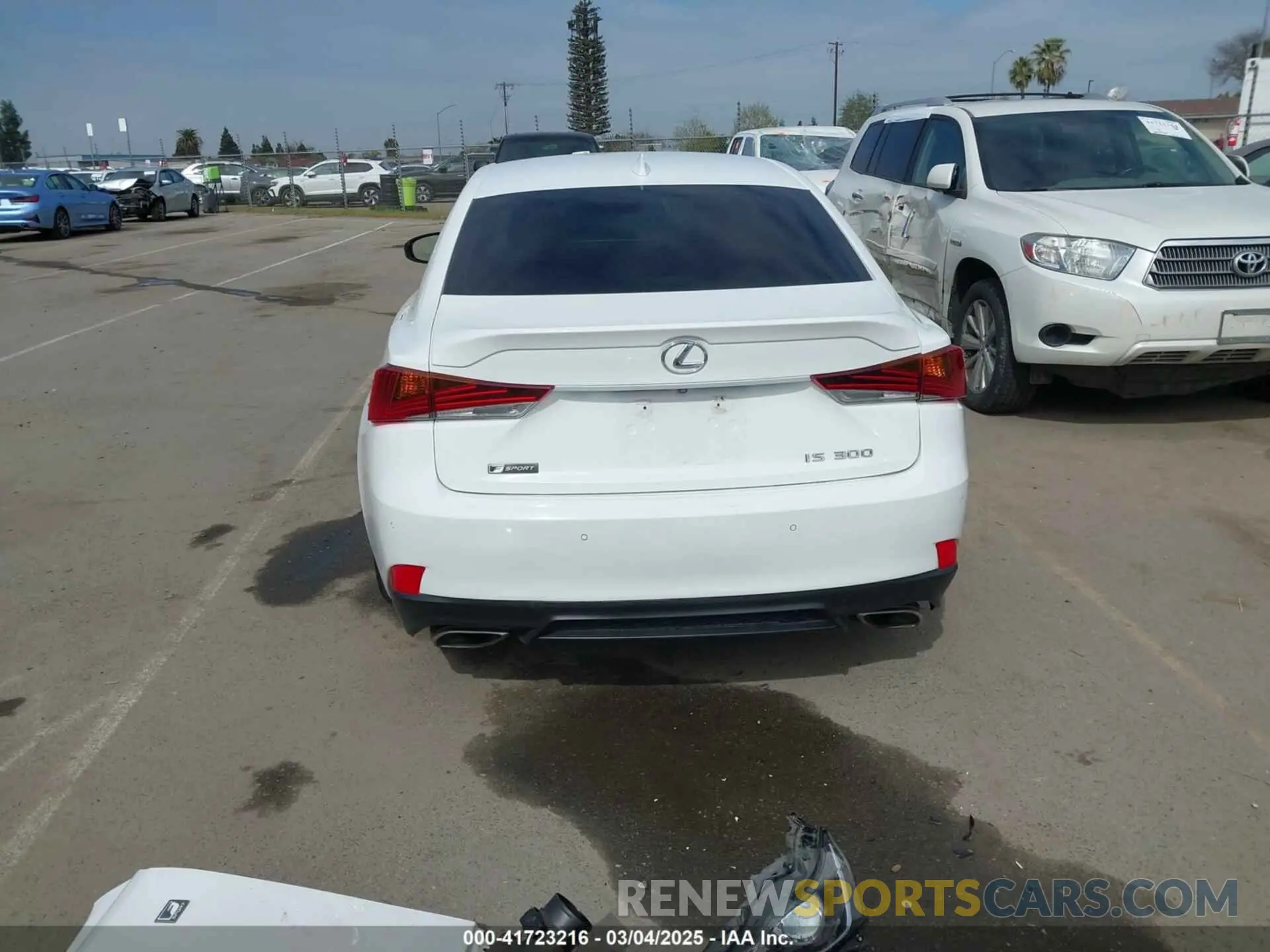 17 fotografías del automóvil dañado JTHBA1D20K5096708 LEXUS IS 300 2019