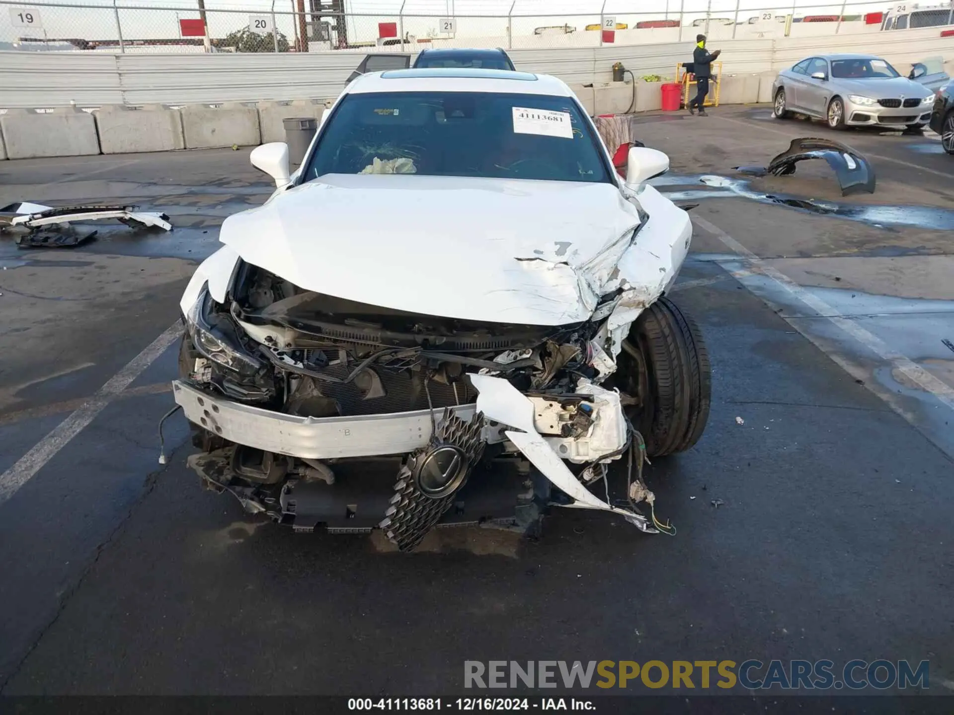 13 fotografías del automóvil dañado JTHBA1D21K5090142 LEXUS IS 300 2019