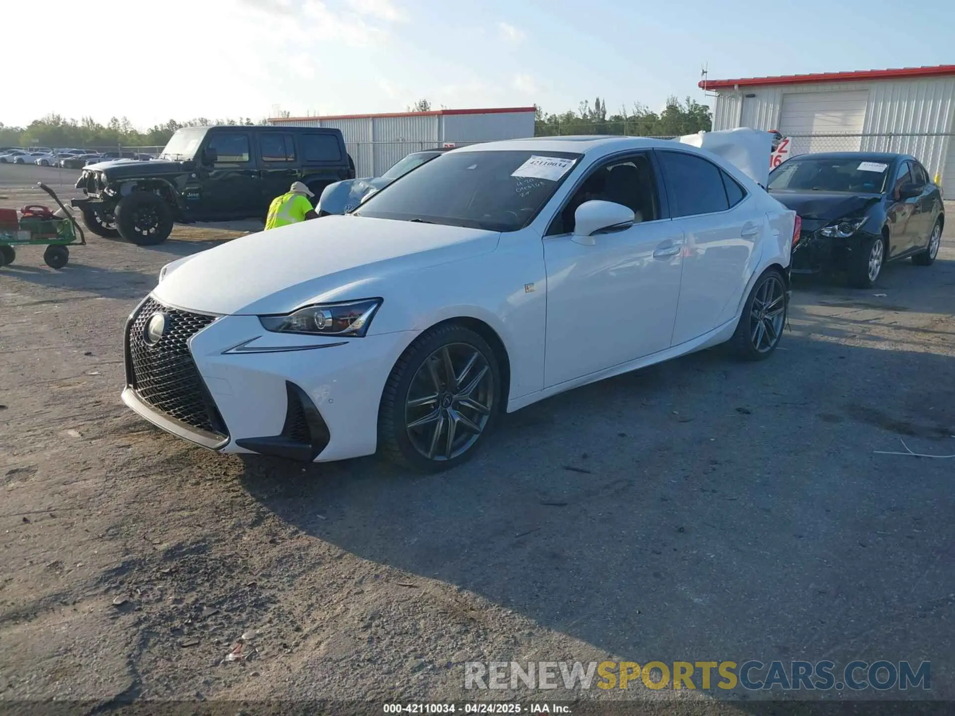 2 fotografías del automóvil dañado JTHBA1D21K5093168 LEXUS IS 300 2019