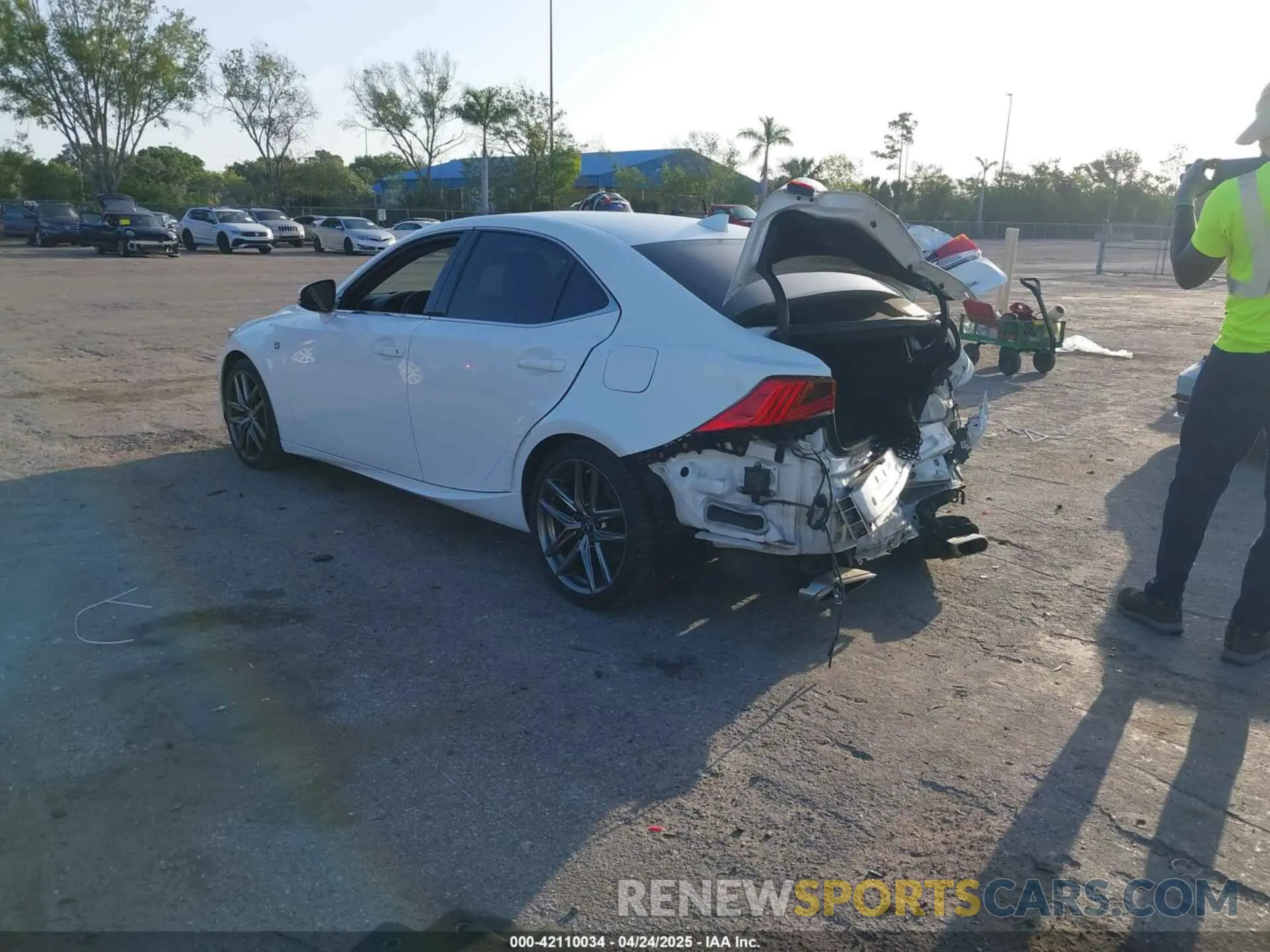 3 fotografías del automóvil dañado JTHBA1D21K5093168 LEXUS IS 300 2019