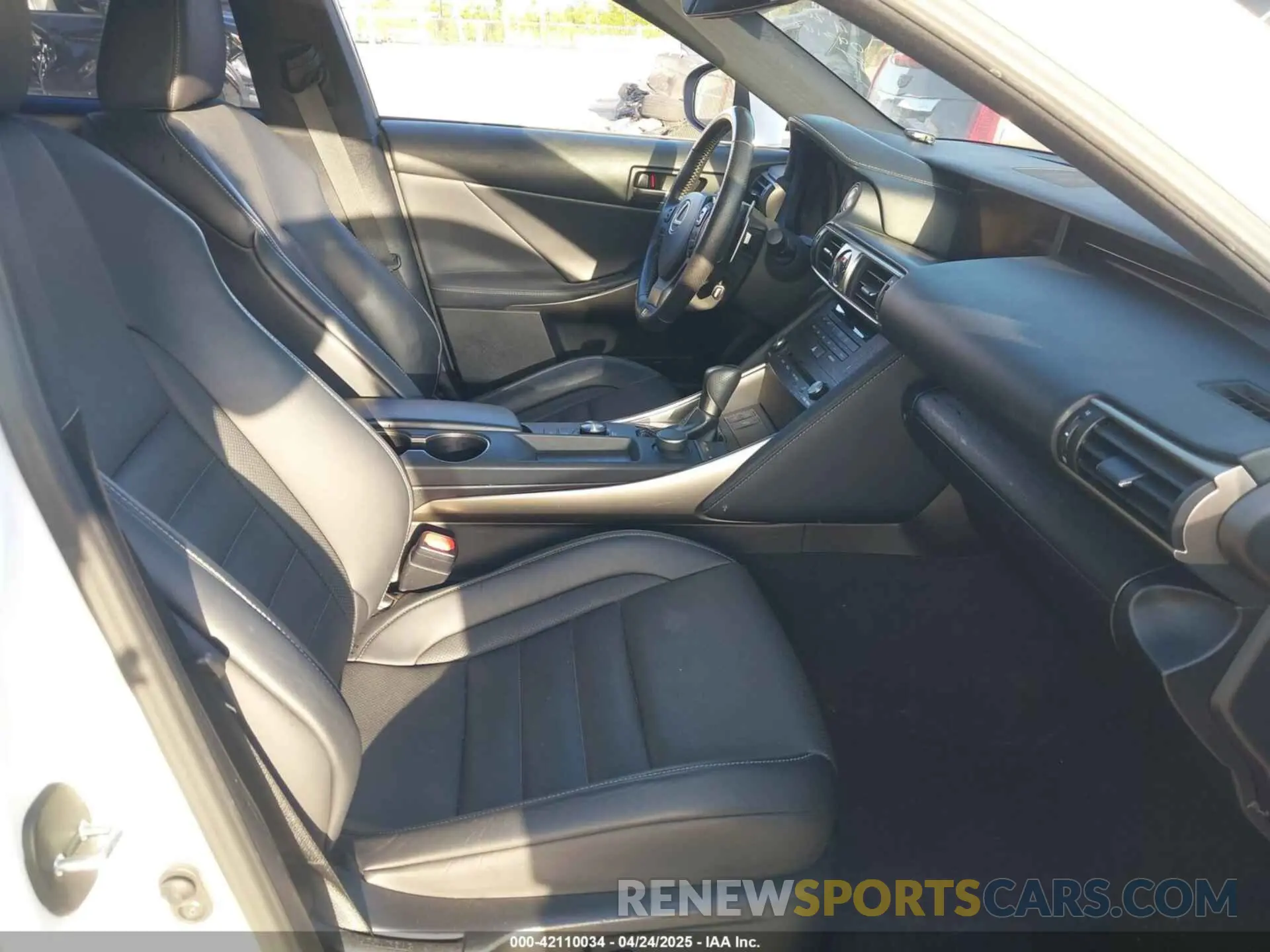 5 fotografías del automóvil dañado JTHBA1D21K5093168 LEXUS IS 300 2019