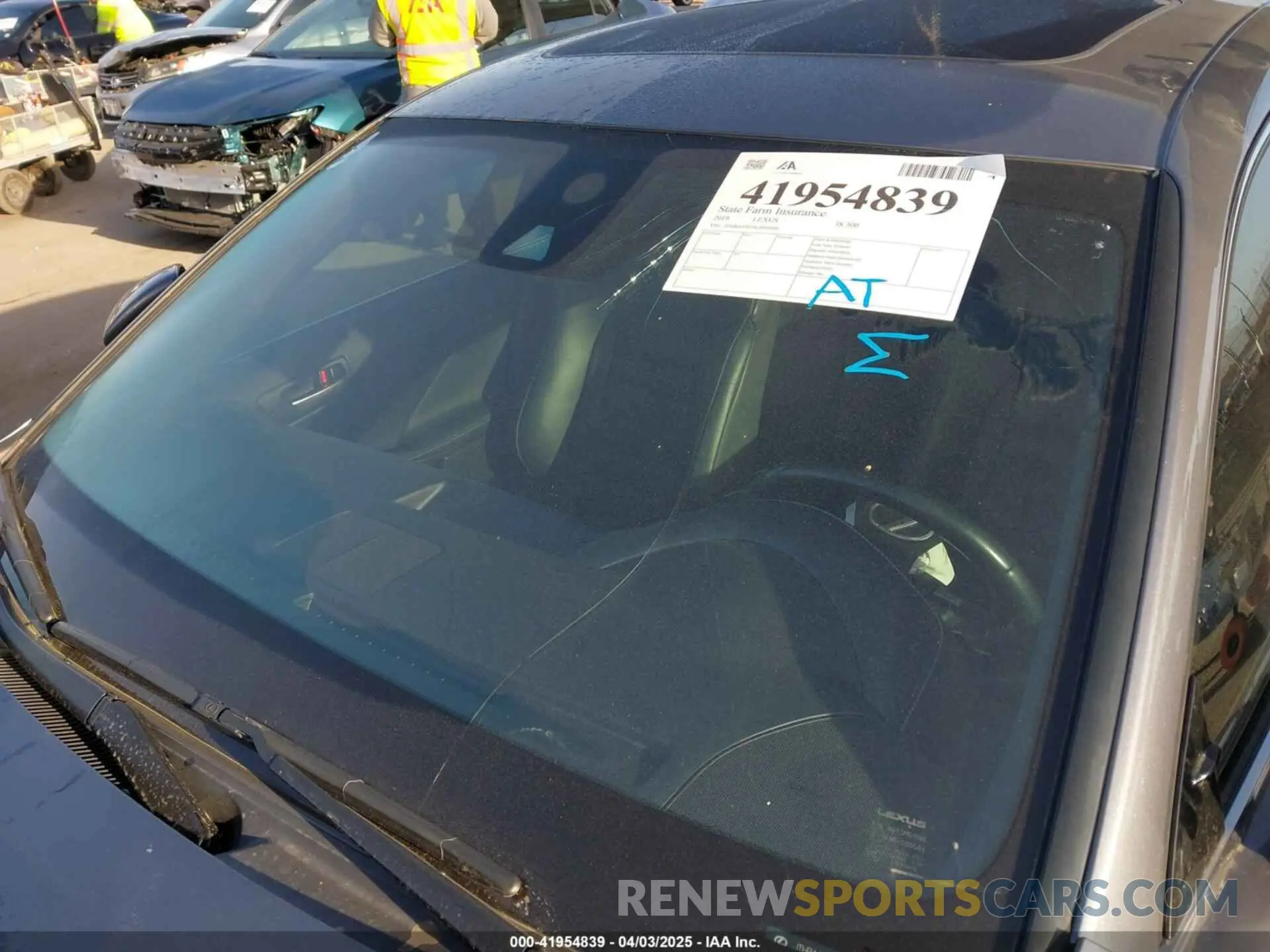 17 fotografías del automóvil dañado JTHBA1D23K5095990 LEXUS IS 300 2019