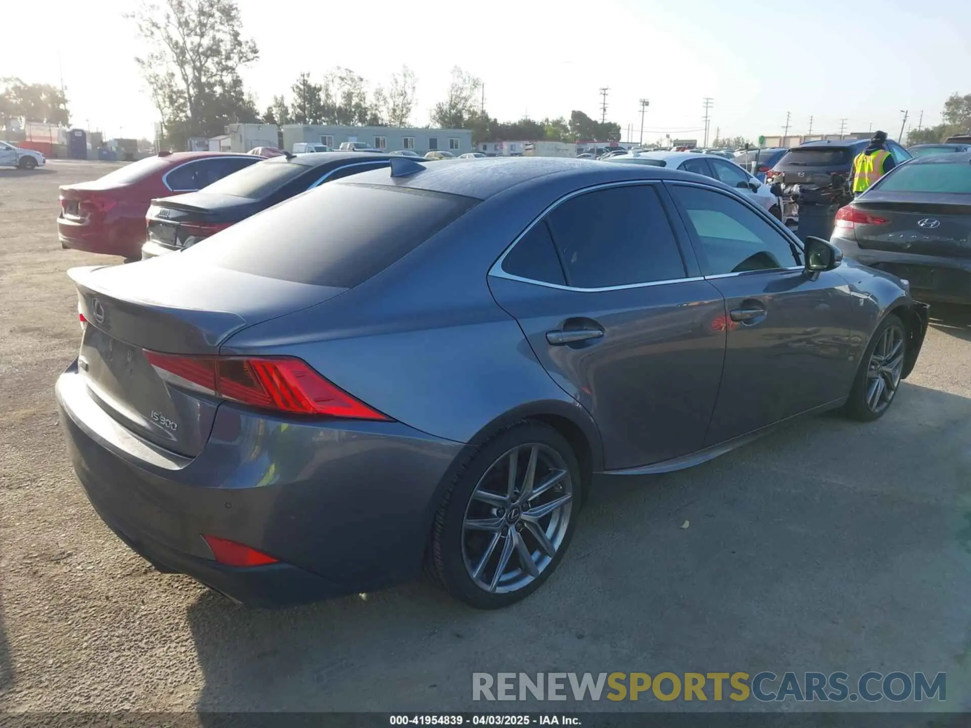 4 fotografías del automóvil dañado JTHBA1D23K5095990 LEXUS IS 300 2019