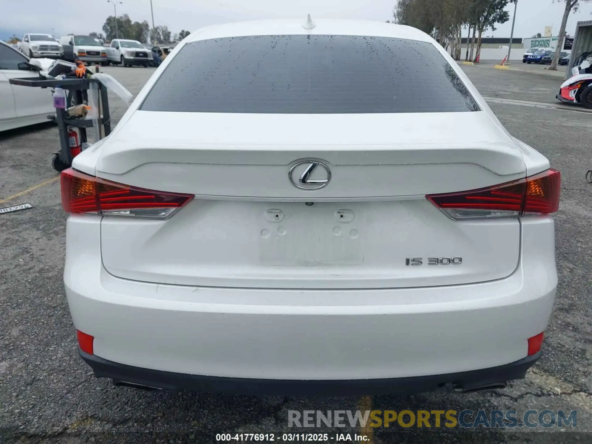 16 fotografías del automóvil dañado JTHBA1D25K5093447 LEXUS IS 300 2019