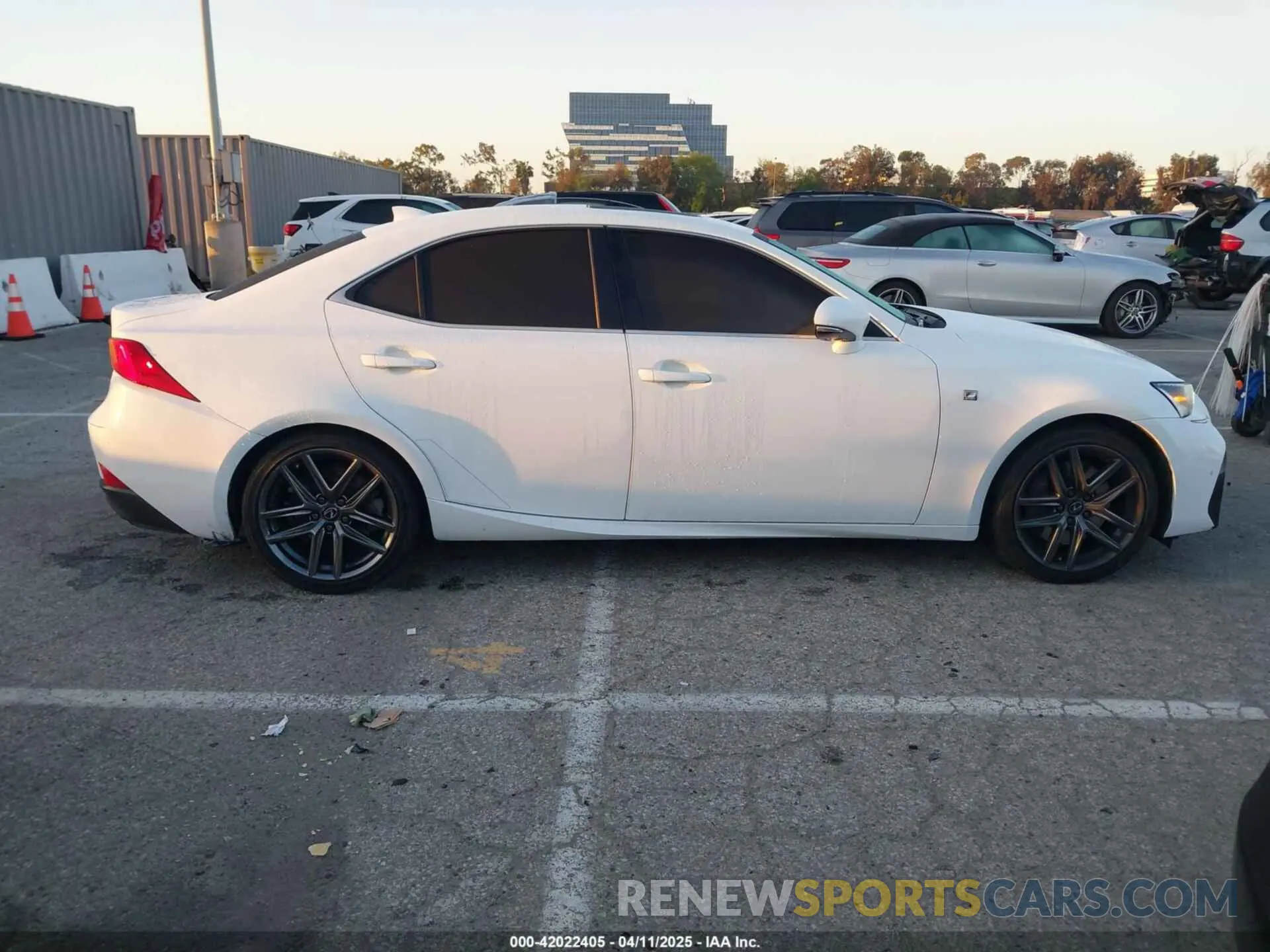 13 fotografías del automóvil dañado JTHBA1D25K5094680 LEXUS IS 300 2019