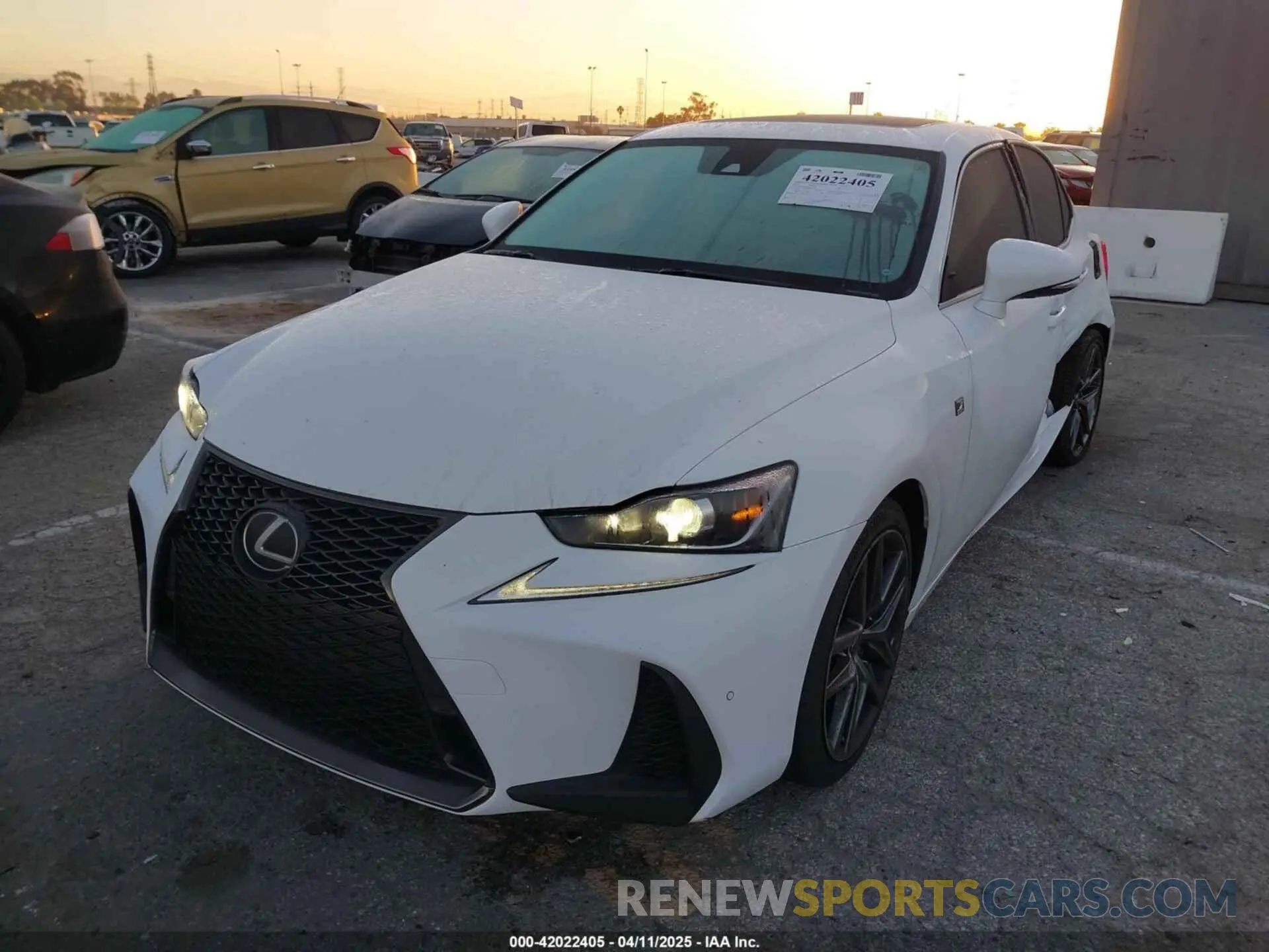 2 fotografías del automóvil dañado JTHBA1D25K5094680 LEXUS IS 300 2019