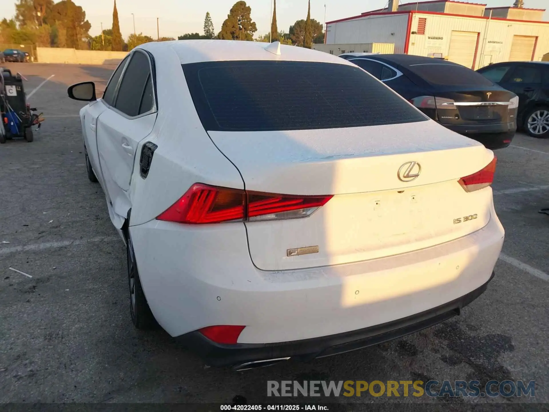 3 fotografías del automóvil dañado JTHBA1D25K5094680 LEXUS IS 300 2019
