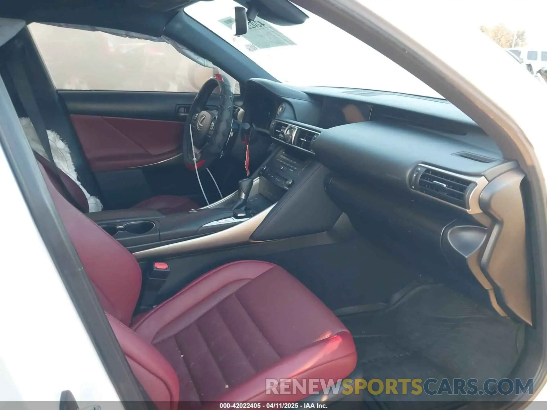 5 fotografías del automóvil dañado JTHBA1D25K5094680 LEXUS IS 300 2019