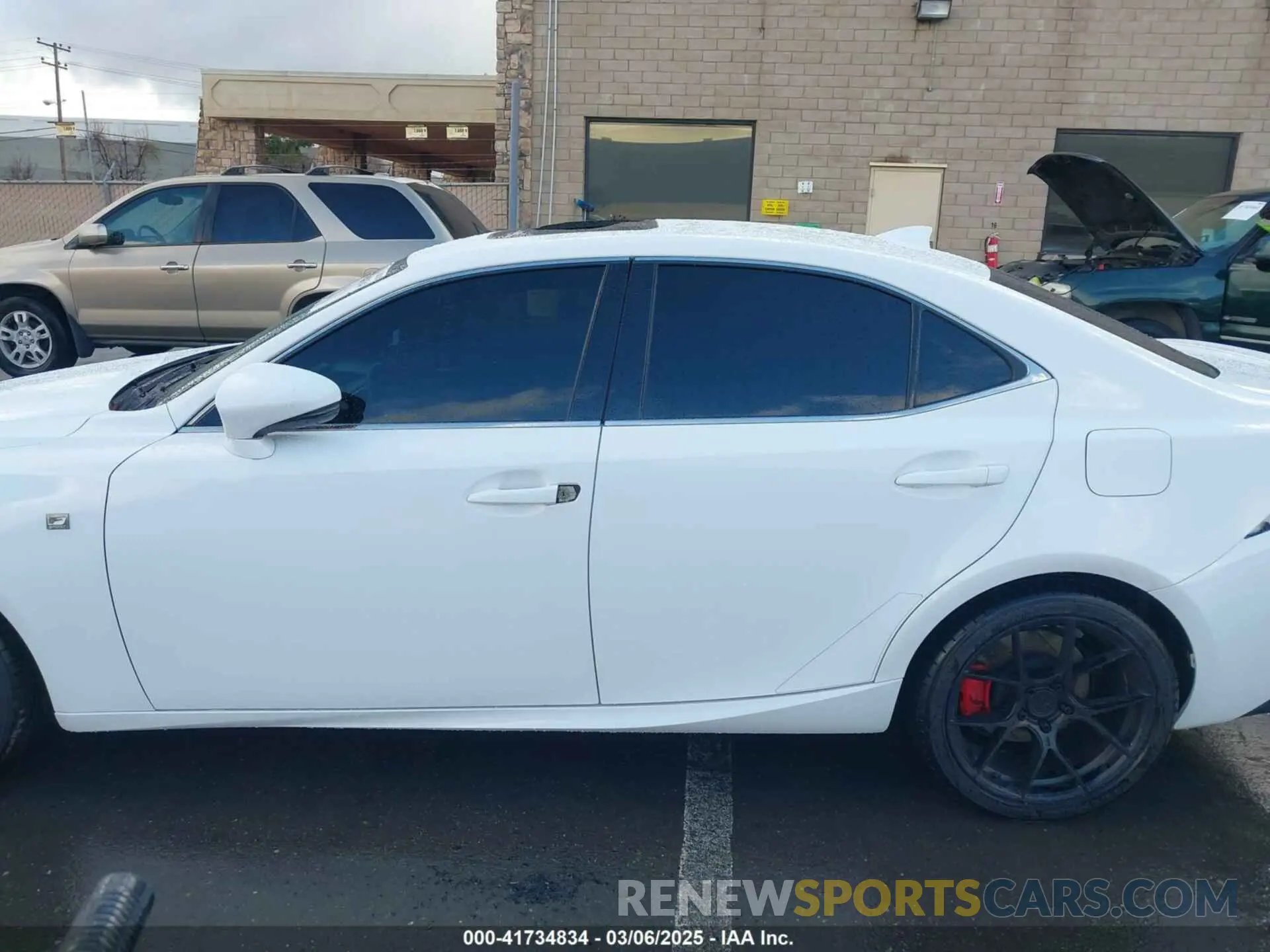 14 fotografías del automóvil dañado JTHBA1D27K5089741 LEXUS IS 300 2019