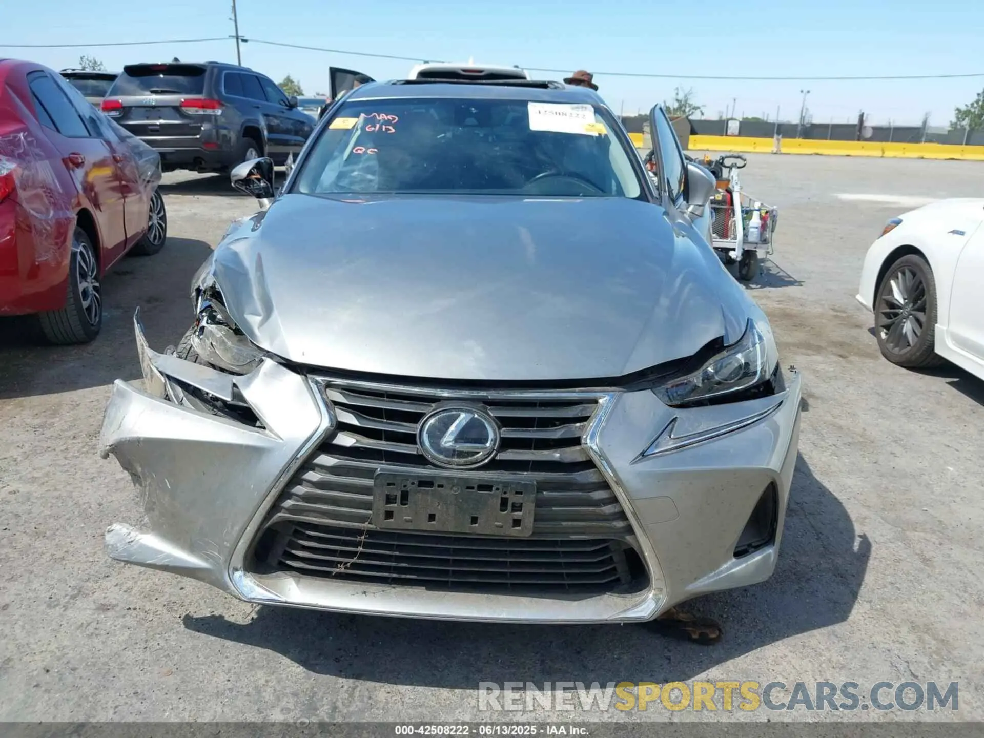 11 fotografías del automóvil dañado JTHBA1D29K5087411 LEXUS IS 300 2019