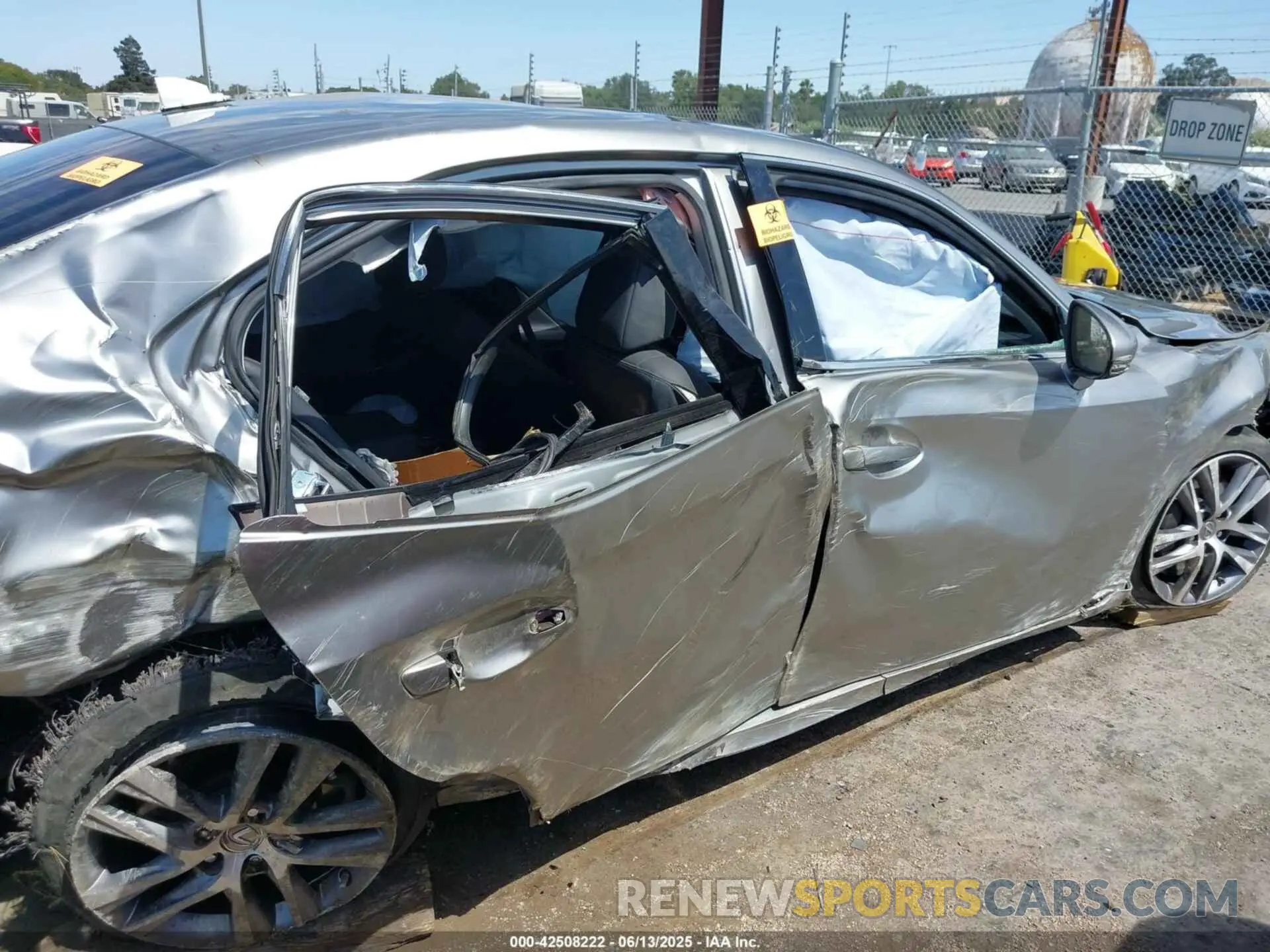 12 fotografías del automóvil dañado JTHBA1D29K5087411 LEXUS IS 300 2019