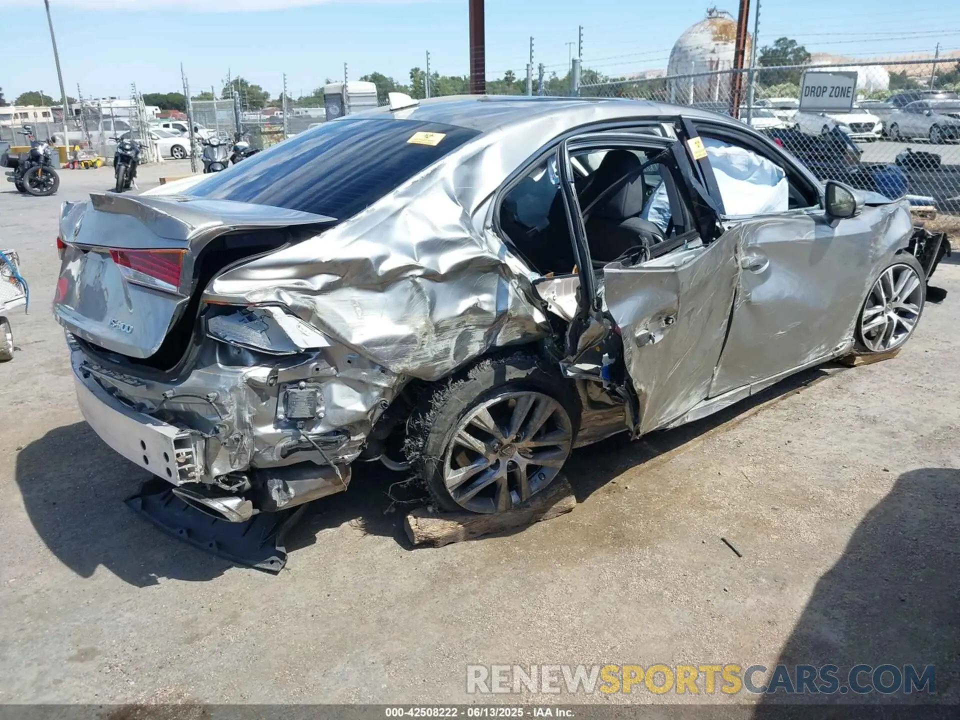 4 fotografías del automóvil dañado JTHBA1D29K5087411 LEXUS IS 300 2019