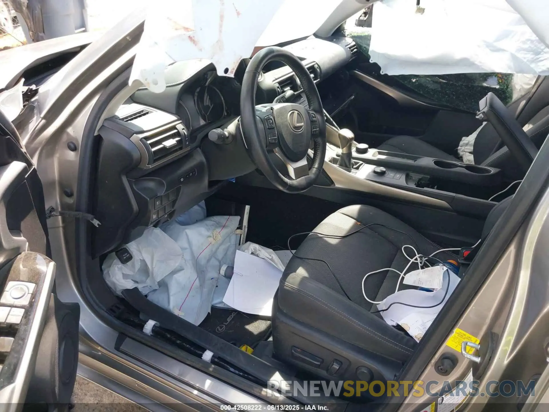 5 fotografías del automóvil dañado JTHBA1D29K5087411 LEXUS IS 300 2019