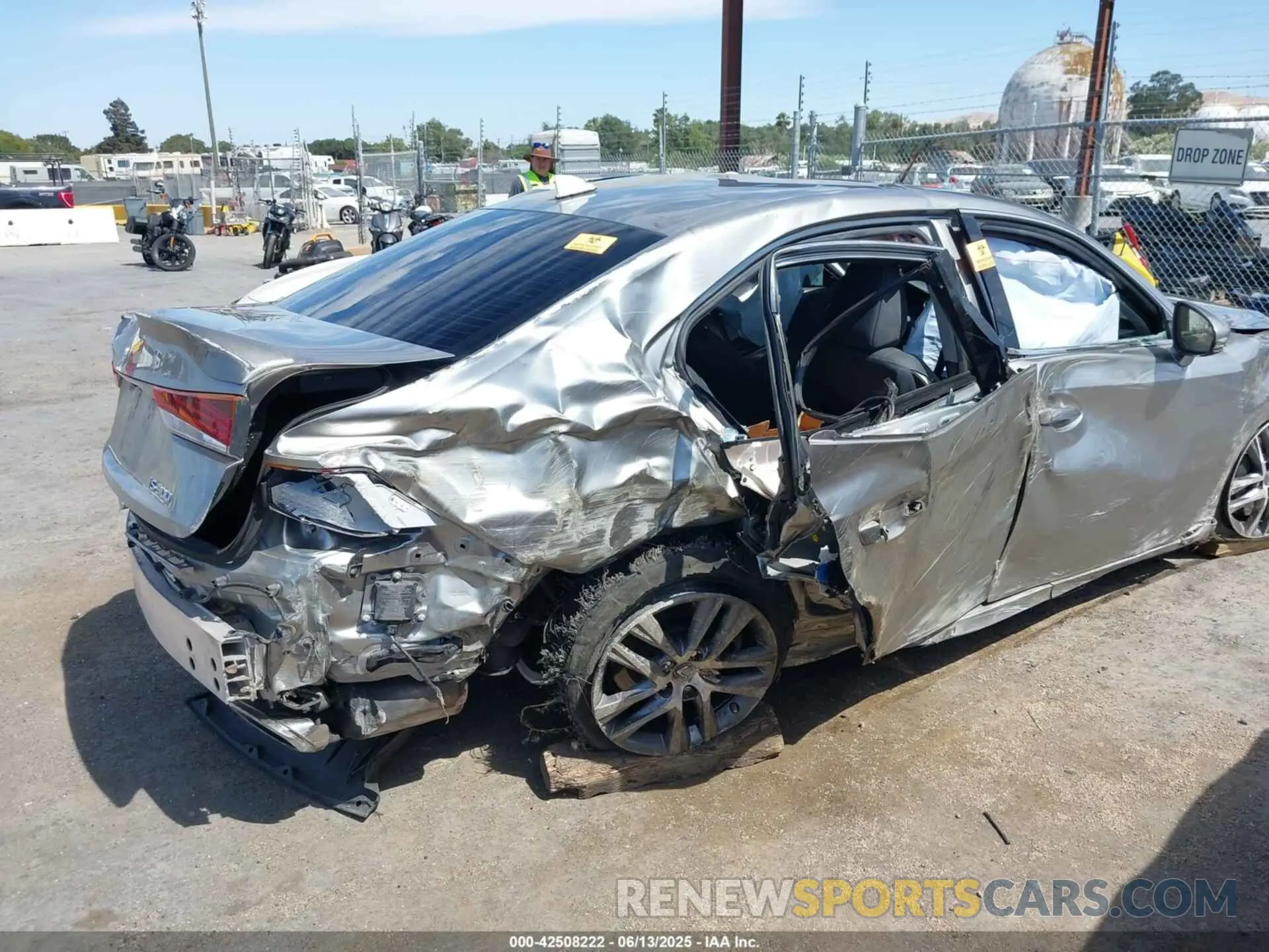 6 fotografías del automóvil dañado JTHBA1D29K5087411 LEXUS IS 300 2019