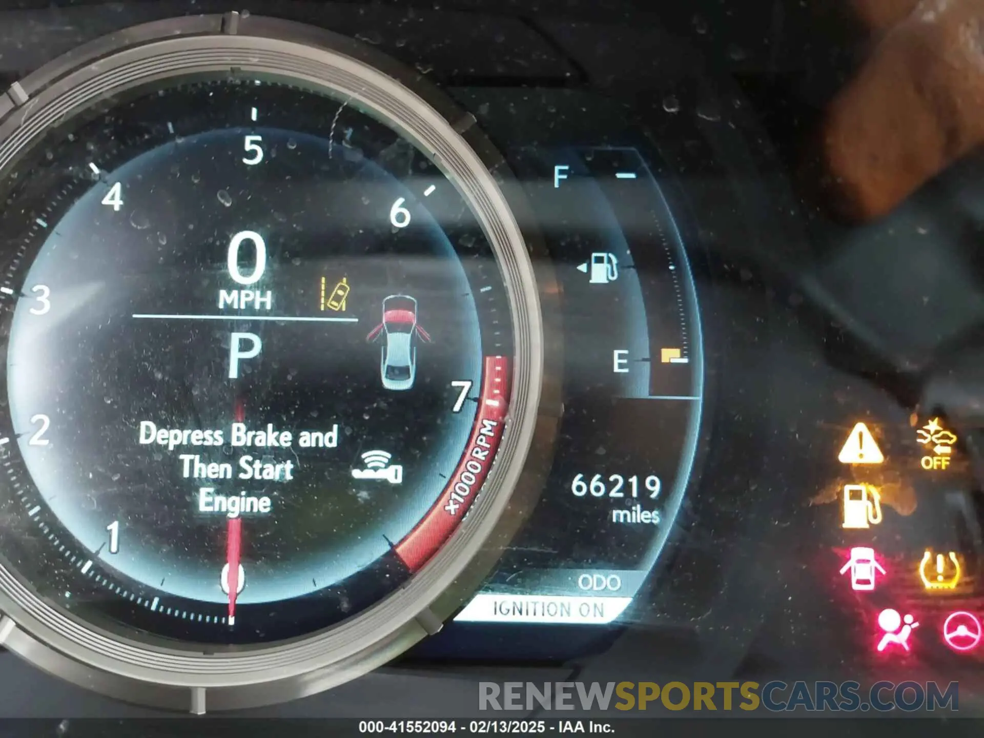 16 fotografías del automóvil dañado JTHC81D20K5034547 LEXUS IS 300 2019