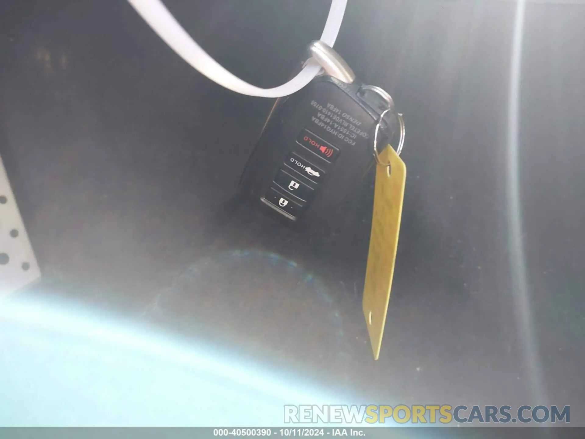 11 fotografías del automóvil dañado JTHC81D21K5035982 LEXUS IS 300 2019