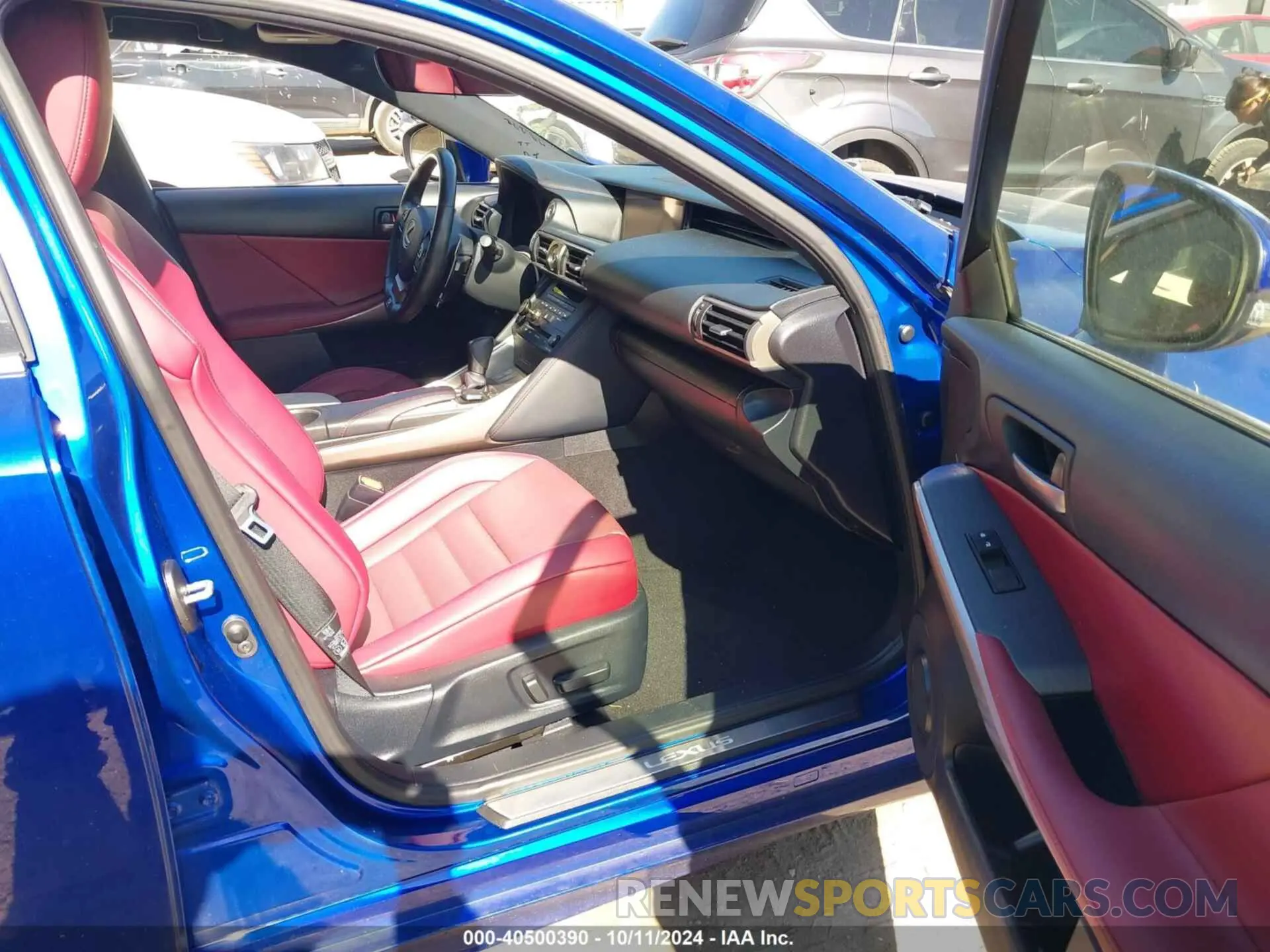 5 fotografías del automóvil dañado JTHC81D21K5035982 LEXUS IS 300 2019