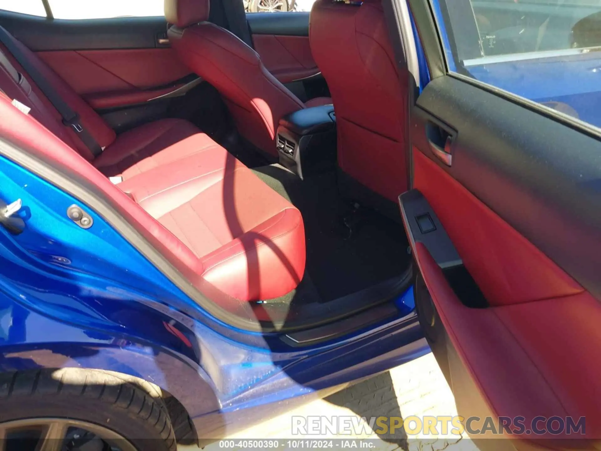 8 fotografías del automóvil dañado JTHC81D21K5035982 LEXUS IS 300 2019
