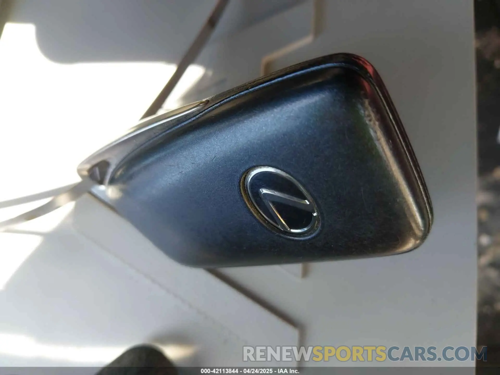 11 fotografías del automóvil dañado JTHC81D25K5034043 LEXUS IS 300 2019