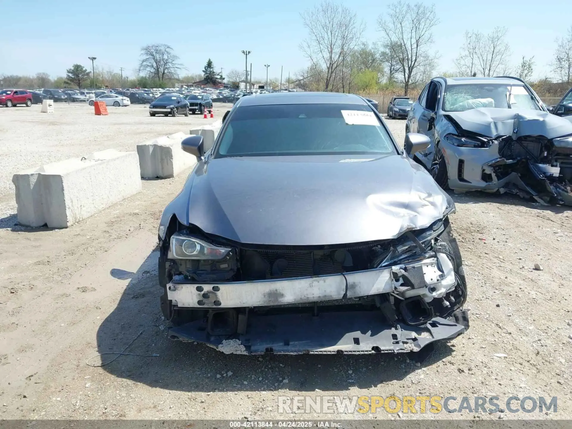 12 fotografías del automóvil dañado JTHC81D25K5034043 LEXUS IS 300 2019