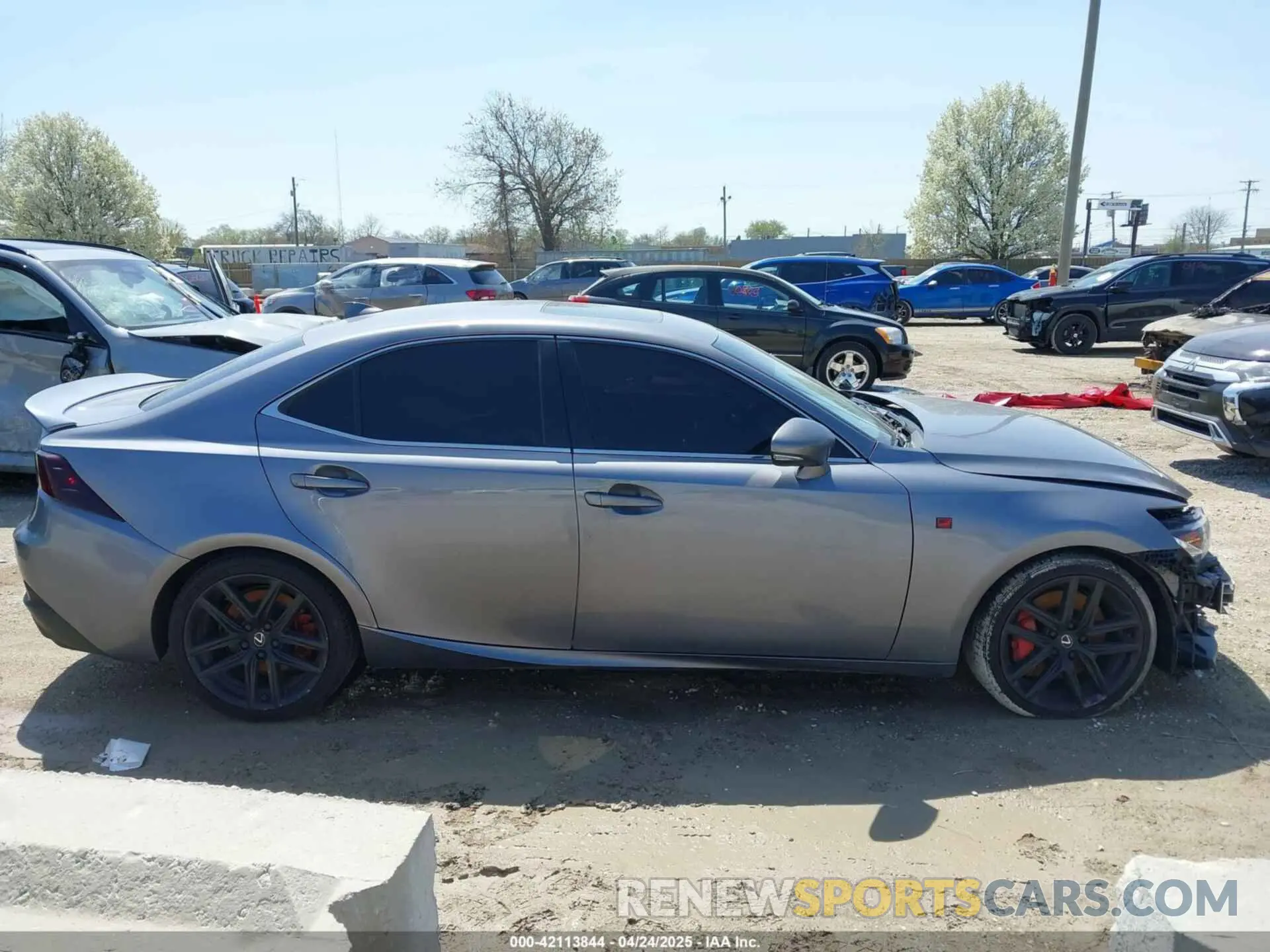 13 fotografías del automóvil dañado JTHC81D25K5034043 LEXUS IS 300 2019