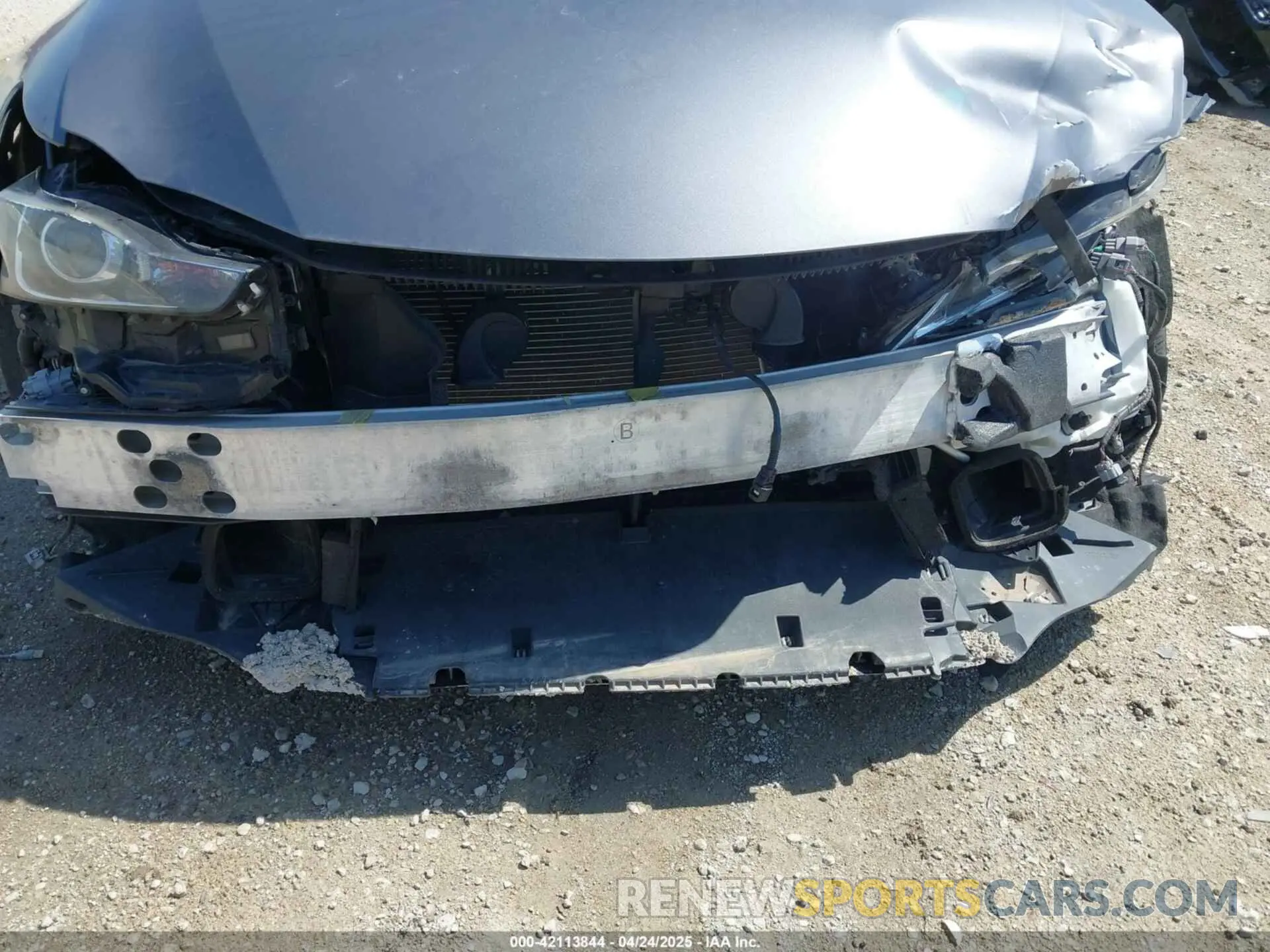 17 fotografías del automóvil dañado JTHC81D25K5034043 LEXUS IS 300 2019